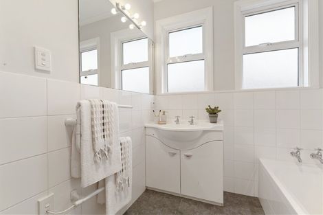 Photo of property in 17 Miles Place, Awapuni, Palmerston North, 4412