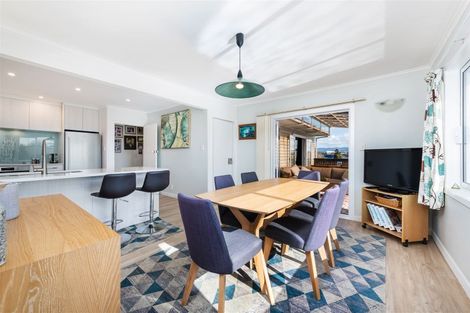 Photo of property in 74 Sylvan Crescent, Te Atatu South, Auckland, 0610