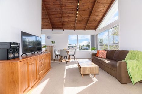 Photo of property in 1/14b Camrose Place, Glenfield, Auckland, 0629