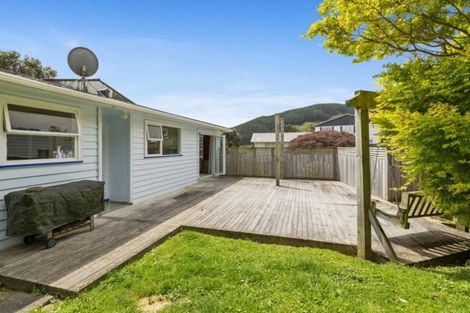 Photo of property in 13 Colonial Grove, Tawa, Wellington, 5028