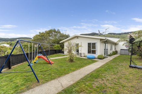 Photo of property in 5a Julia Place, Tawa, Wellington, 5028