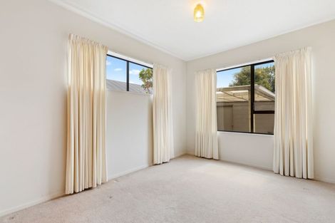 Photo of property in 2/92 North Avon Road, Richmond, Christchurch, 8013