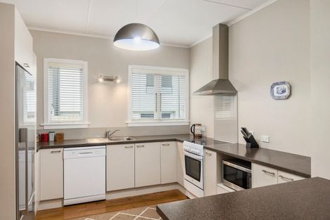 Photo of property in 24 Buscomb Avenue, Henderson, Auckland, 0610