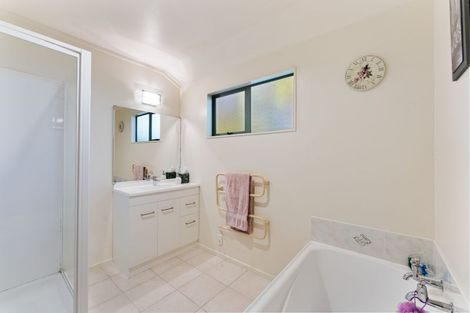 Photo of property in 243 Te Moana Road, Waikanae, 5036