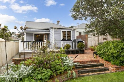 Photo of property in 2 Chatham Street, Berhampore, Wellington, 6023