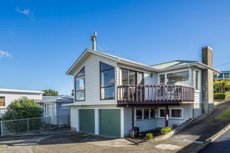 Photo of property in 40 Mana View Road, Paremata, Porirua, 5026