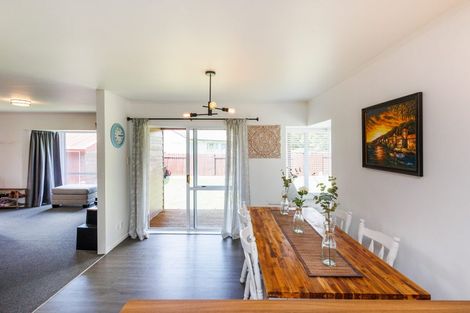 Photo of property in 21 Dalfield Place, Highbury, Palmerston North, 4412