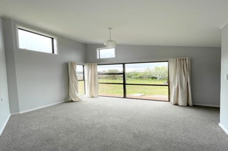 Photo of property in 69 Sunny Crescent, Huapai, Kumeu, 0810
