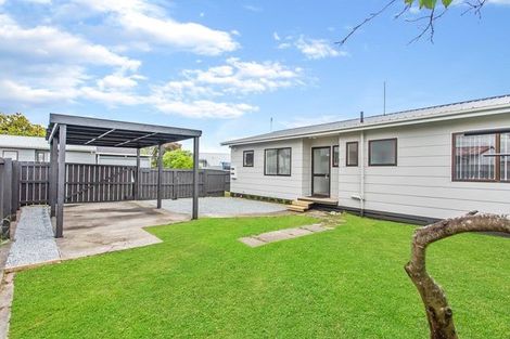 Photo of property in 1/13 Maplesden Drive, Clendon Park, Auckland, 2103
