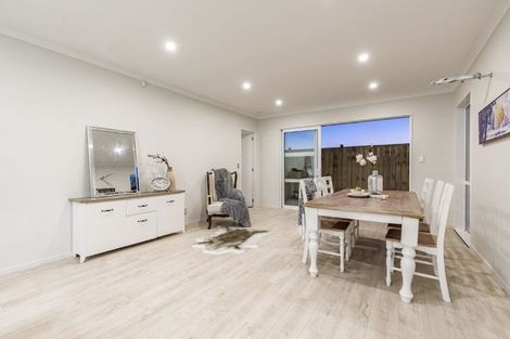 Photo of property in 3 Konoba Avenue, Kumeu, 0810