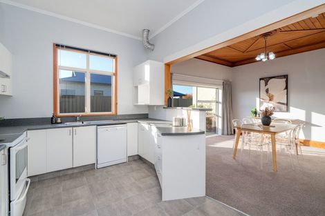 Photo of property in 24 Park Street, Winton, 9720