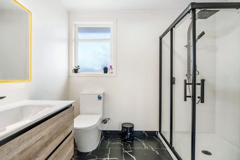 Photo of property in 15 Hockin Place, Fairfield, Hamilton, 3214