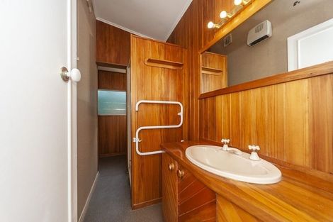 Photo of property in 33 Moa Point Road, Moa Point, Wellington, 6022