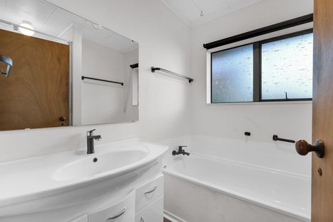 Photo of property in 8a Keats Place, Whalers Gate, New Plymouth, 4310