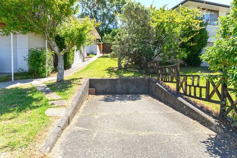 Photo of property in 2/54 Ayton Drive, Totara Vale, Auckland, 0629