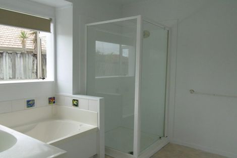 Photo of property in 8 Waylen Place, Burswood, Auckland, 2013