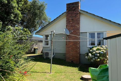 Photo of property in 60 Cobham Crescent, Kelston, Auckland, 0602