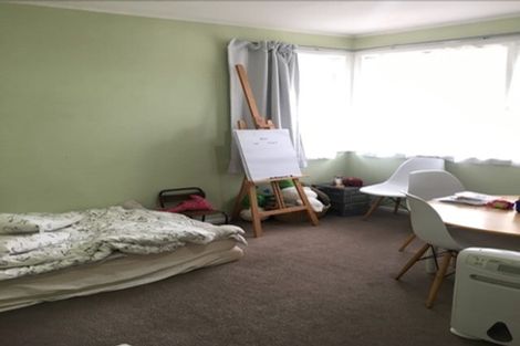 Photo of property in 8 Thuja Street, Green Bay, Auckland, 0604