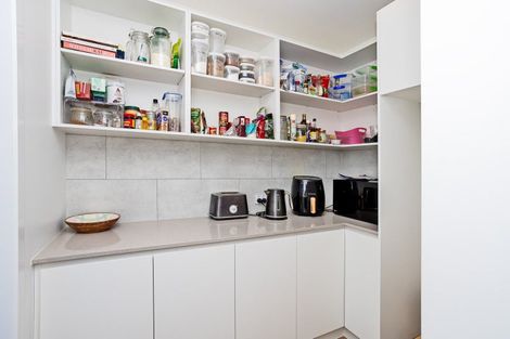 Photo of property in 22 Glenda Place, Seaward Bush, Invercargill, 9812