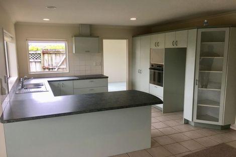 Photo of property in 10 Newry Close, East Tamaki Heights, Auckland, 2016