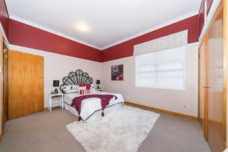 Photo of property in 24 Oxford Street, Hokowhitu, Palmerston North, 4410