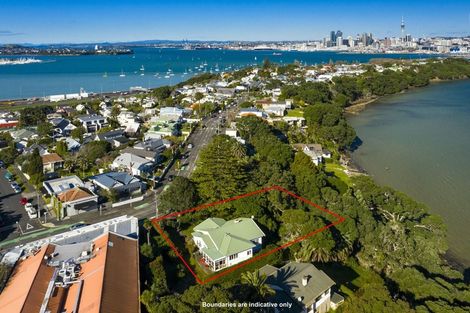 Photo of property in 118 Queen Street, Northcote Point, Auckland, 0627