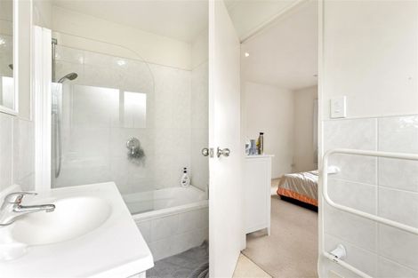 Photo of property in 3/6 Nimstedt Avenue, Oteha, Auckland, 0632