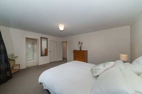 Photo of property in 32 Tennyson Avenue, Kelvin Grove, Palmerston North, 4414