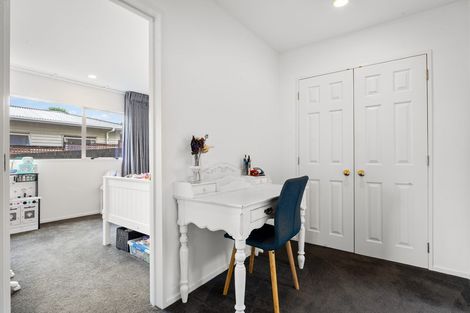 Photo of property in 210 East Coast Road, Forrest Hill, Auckland, 0620