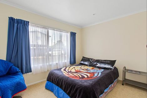 Photo of property in 20 Edgewater Grove, Orewa, 0931