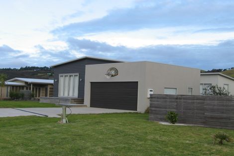 Photo of property in 35 Paraoa Crescent, Omaha, 0986