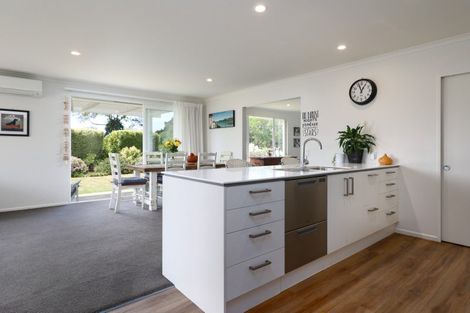 Photo of property in 2 Les Wakefield Road, Mapua, 7005