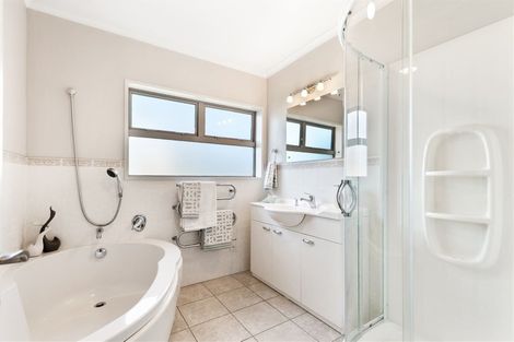 Photo of property in 131 Waimumu Road, Massey, Auckland, 0614