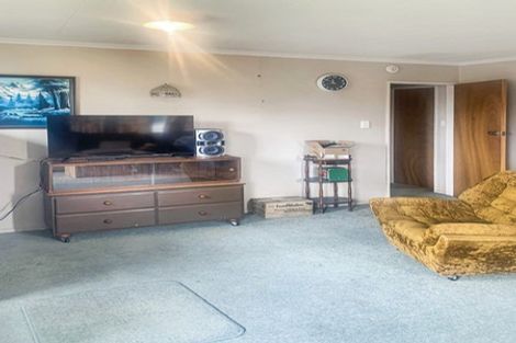 Photo of property in 2 Mccallum Street, Dannevirke, 4930