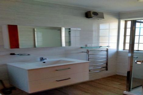 Photo of property in 18 Sarona Avenue, Glen Eden, Auckland, 0602