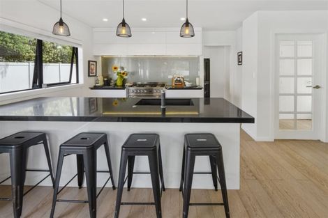 Photo of property in 11 Becroft Drive, Forrest Hill, Auckland, 0620