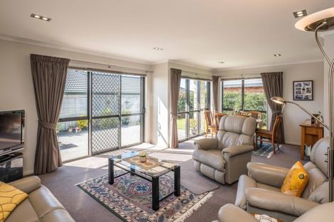 Photo of property in 25 Consort Close, Paraparaumu Beach, Paraparaumu, 5032