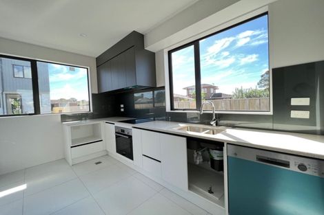 Photo of property in 11e Mandarin Place, Half Moon Bay, Auckland, 2012