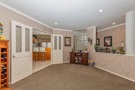 Photo of property in 15 Hogarth Rise, West Harbour, Auckland, 0618