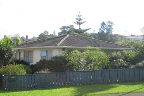 Photo of property in 21 Zita Maria Drive, Massey, Auckland, 0614