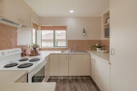 Photo of property in 5 Royal Fern, Kelvin Grove, Palmerston North, 4414