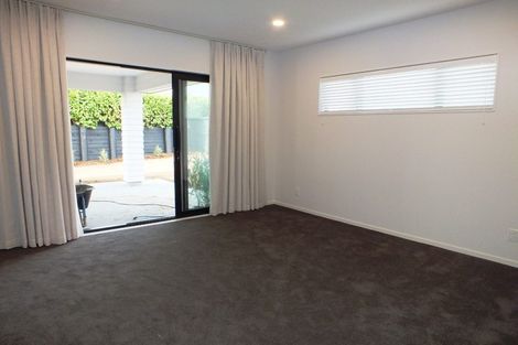 Photo of property in 5 Syd Grant Crescent, Orewa, 0931