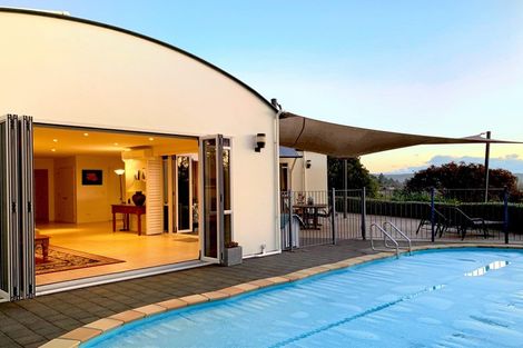 Photo of property in 15 Woodford Heights, Havelock North, 4130