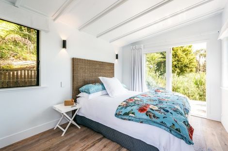 Photo of property in 31 Miro Road, Palm Beach, Waiheke Island, 1081