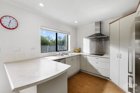Photo of property in 6g Clearwater Cove, West Harbour, Auckland, 0618