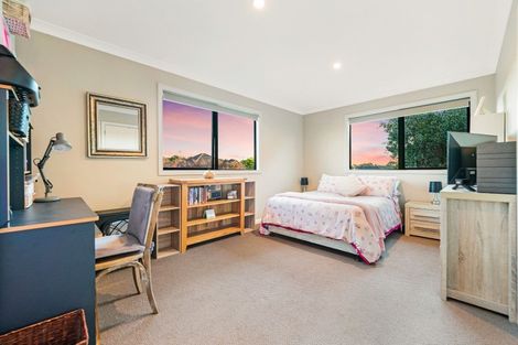 Photo of property in 18 Corsica Way, Karaka, Papakura, 2113