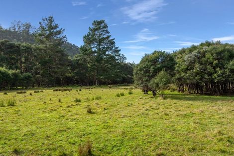 Photo of property in 19-21 Mountain Road, Henderson Valley, Auckland, 0612
