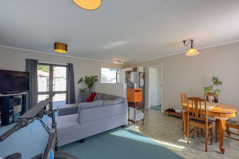 Photo of property in 6 Walton Place, Ngatea, 3503