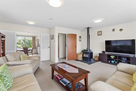 Photo of property in 4 Deveron Place, Tawa, Wellington, 5028