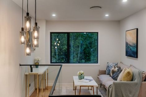 Photo of property in 25 Taipahitini Road, Rosehill, 2113